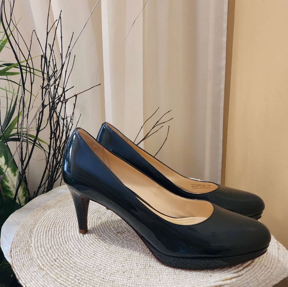 COLE HAAN  S.8 B BLACK PATENT LEATHER PLATFORM HEEL PUMPS SHOES.New condition.